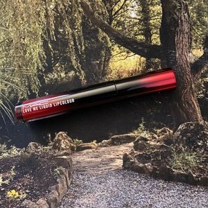 NWOB MAC LOVE ME LIQUID LIPCOLOUR shade 495 Adore Me